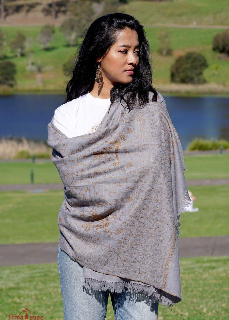 Lavender color pure pashmina shawl from Nepal for women. Pair it up with any attire for the classy look.