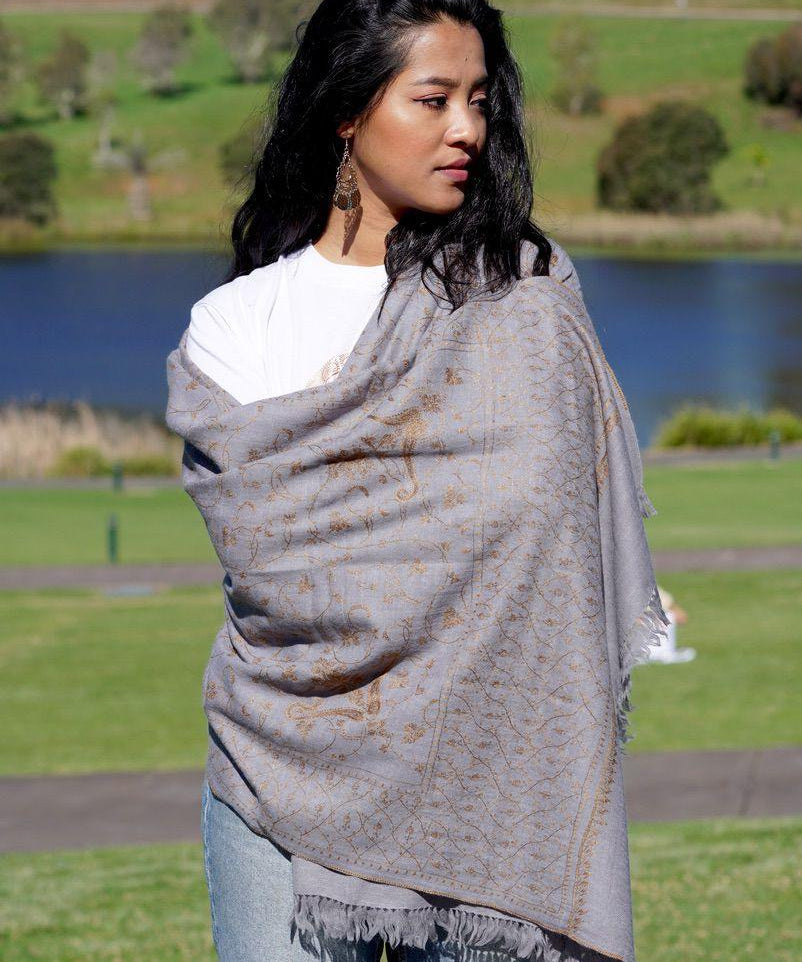 Lavender color pure pashmina shawl from Nepal for women. Pair it up with any attire for the classy look.