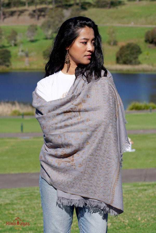Lavender color pure pashmina shawl from Nepal for women. Pair it up with any attire for the classy look.