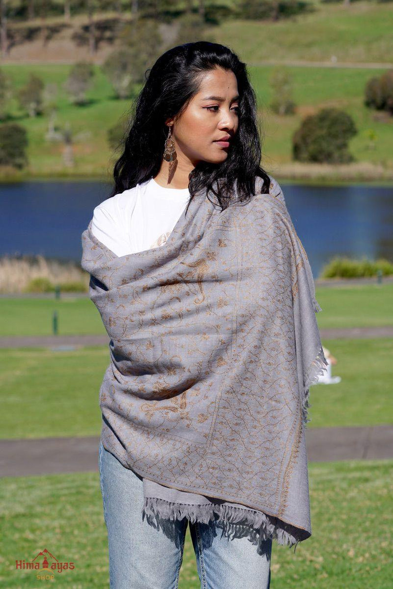 Lavender color pure pashmina shawl from Nepal for women. Pair it up with any attire for the classy look.