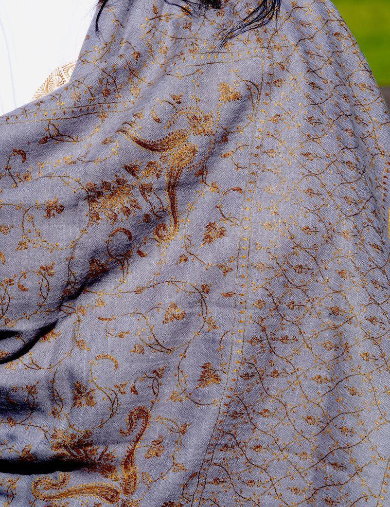 Lavender color pure pashmina shawl from Nepal for women. Pair it up with any attire for the classy look.