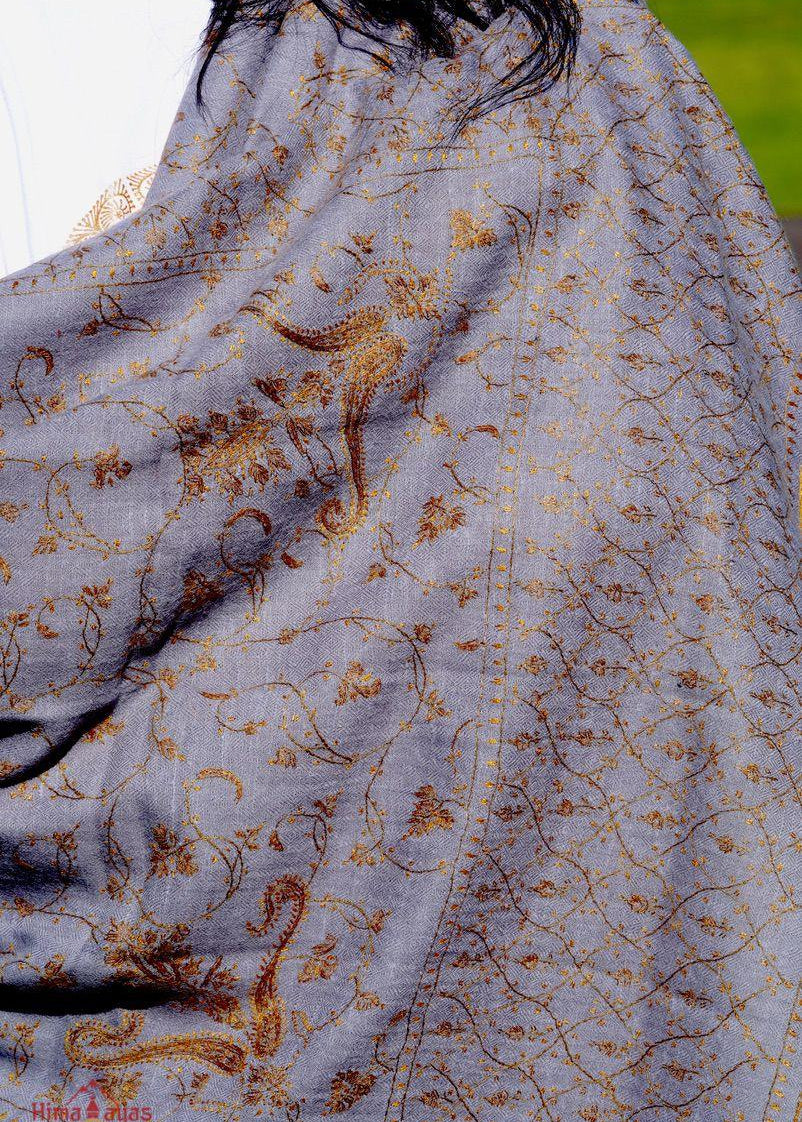 Lavender color pure pashmina shawl from Nepal for women. Pair it up with any attire for the classy look.