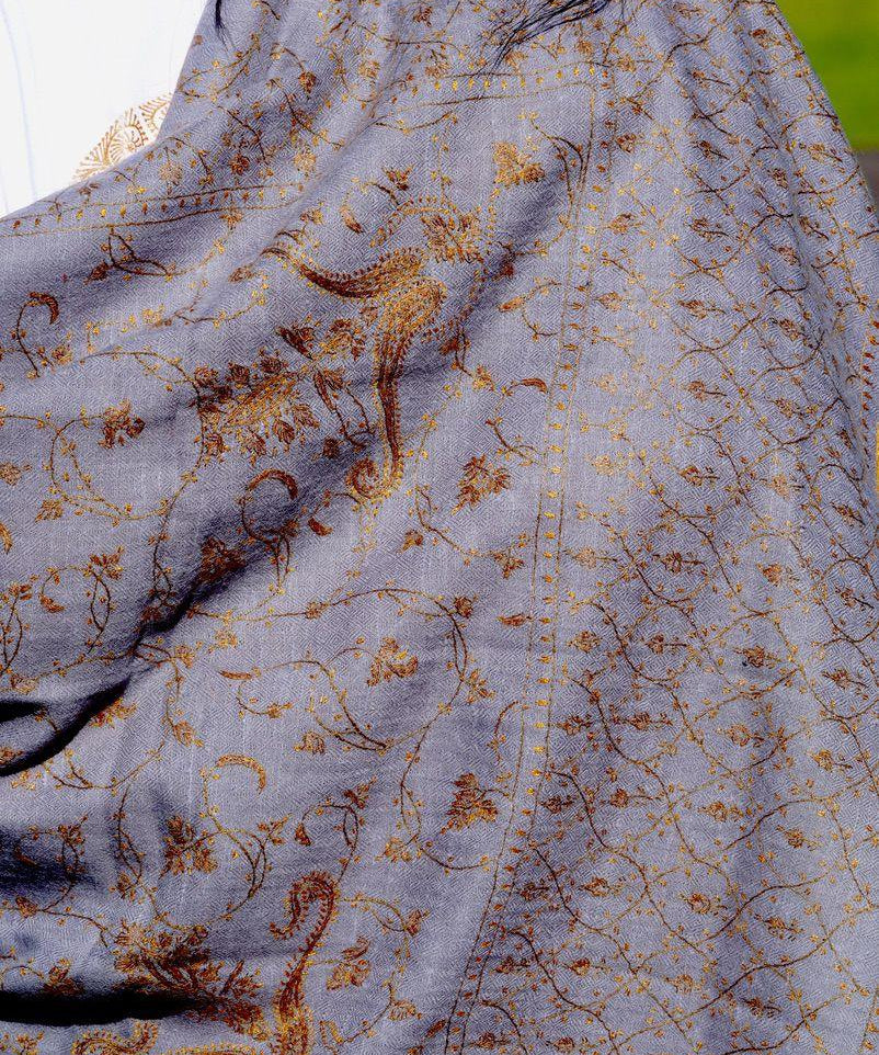 Lavender color pure pashmina shawl from Nepal for women. Pair it up with any attire for the classy look.