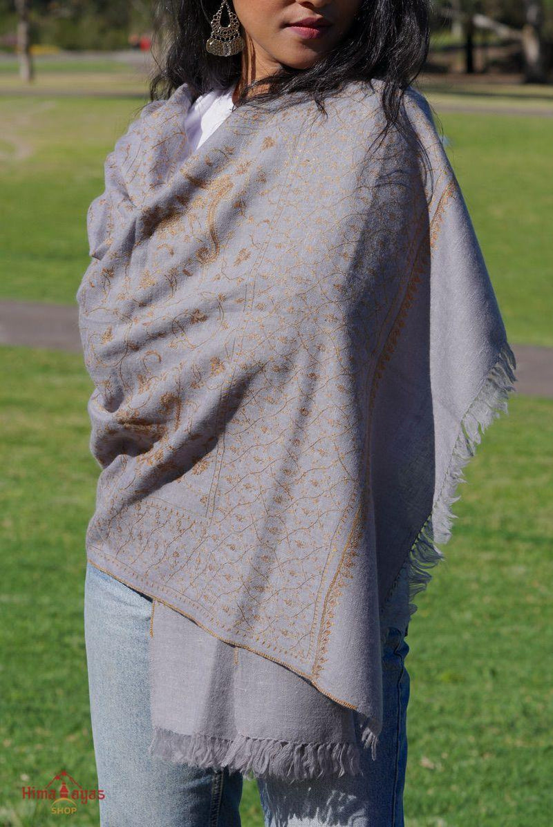 Lavender color pure pashmina shawl from Nepal for women. Pair it up with any attire for the classy look.
