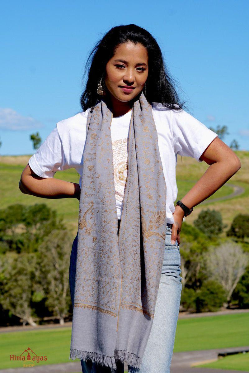 Lavender color pure pashmina shawl from Nepal for women. Pair it up with any attire for the classy look.