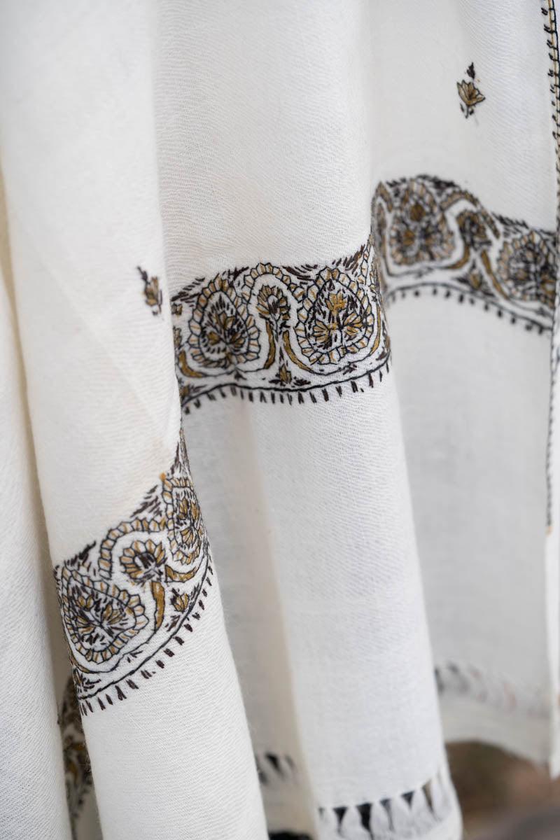 Cashmere and silk Pashmina shawl in light white color