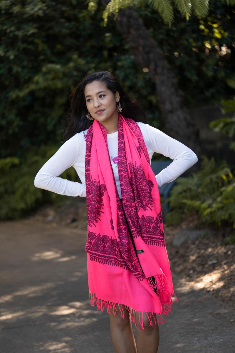 Smart looking shawls and scarves wear for women