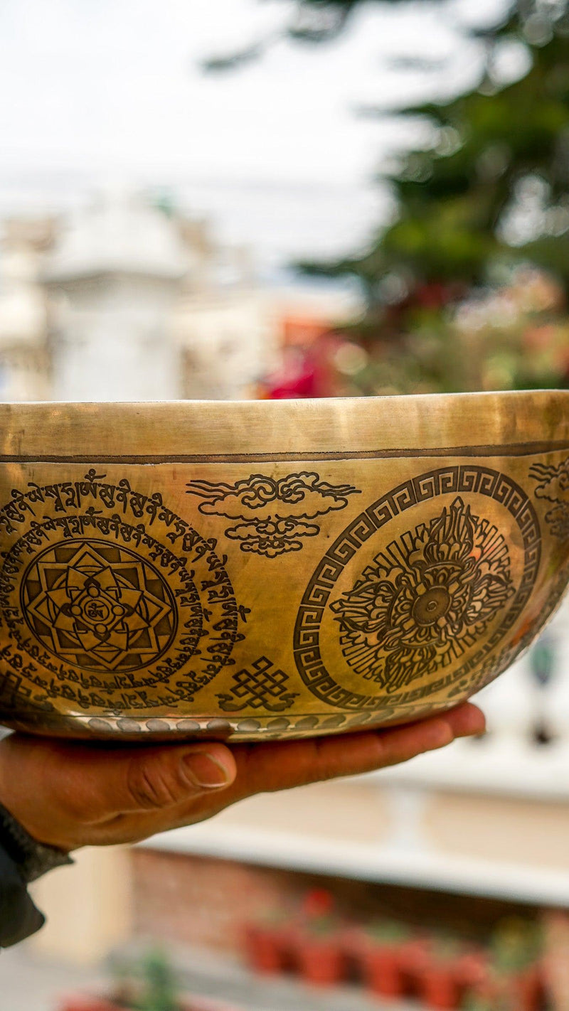 Detailed Art work of Chengresi on Singing Bowl. Tibetan sound healing bowl  7metal Singing bowl