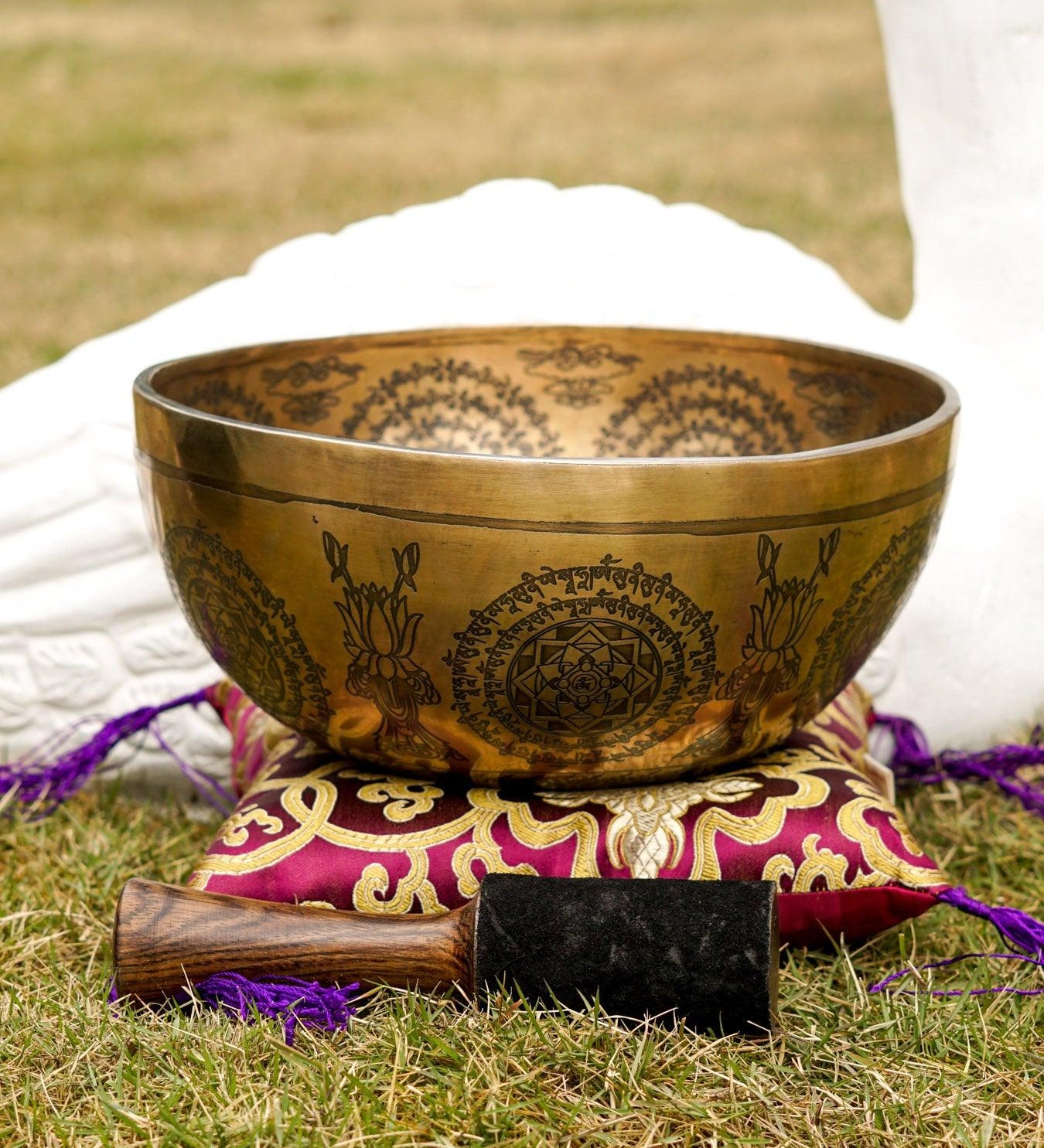Maitreya Buddha Singing Bowl for Sound healing and meditation. Fine Art high Quality Singing Bowl