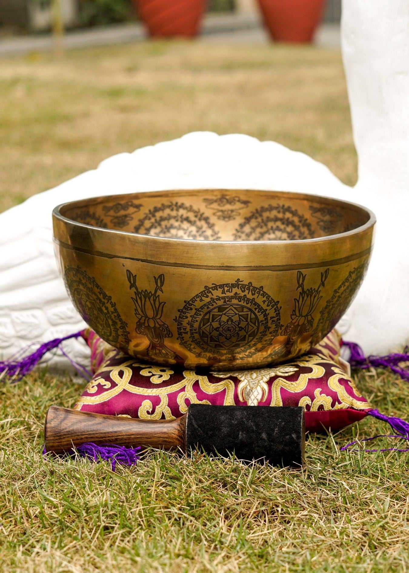 Maitreya Buddha Singing Bowl for Sound healing and meditation. Fine Art high Quality Singing Bowl