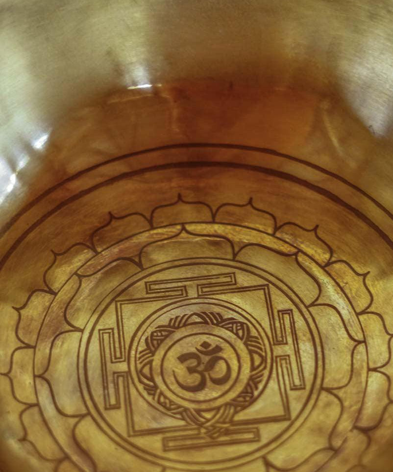 Shri Yantra Singing Bowl carved symbol