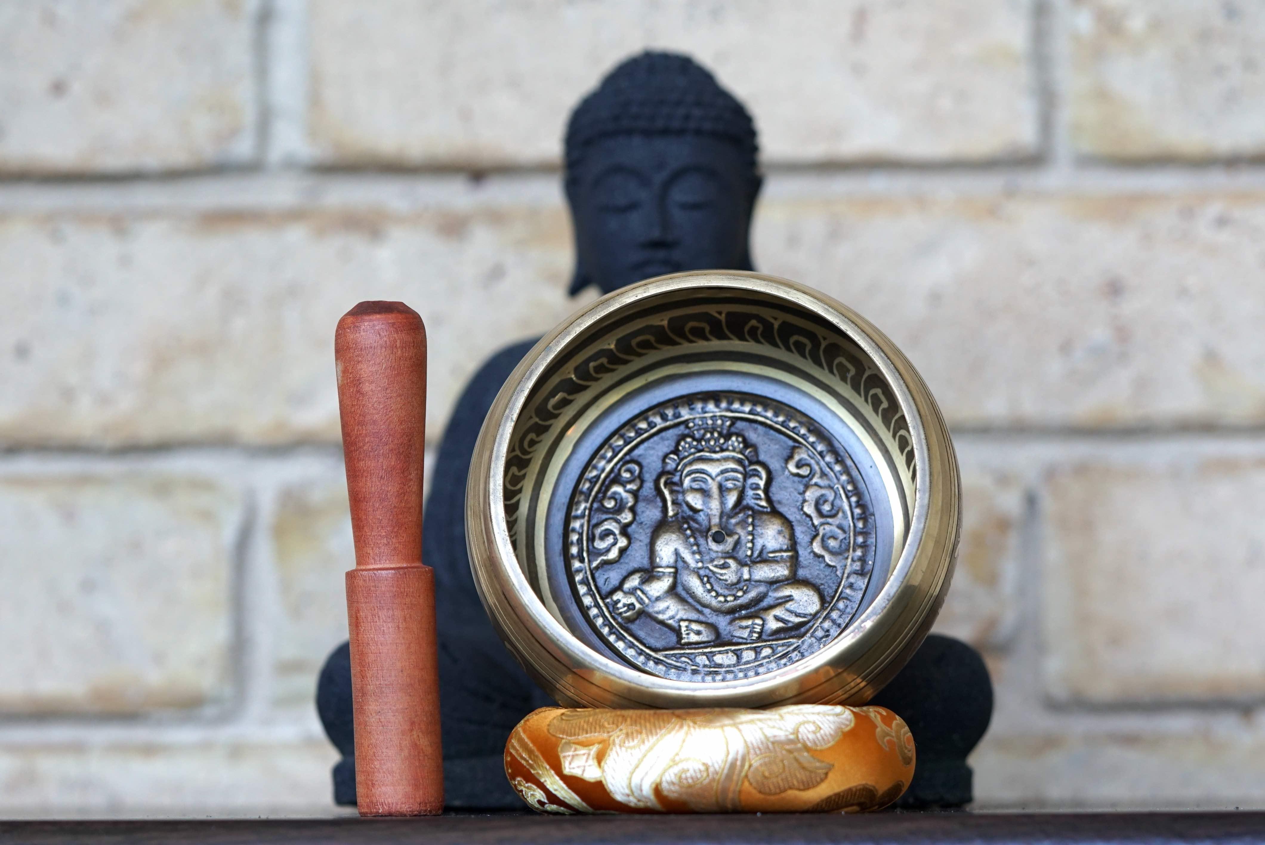Himalayas Singing bowl with Ganesh Symbol