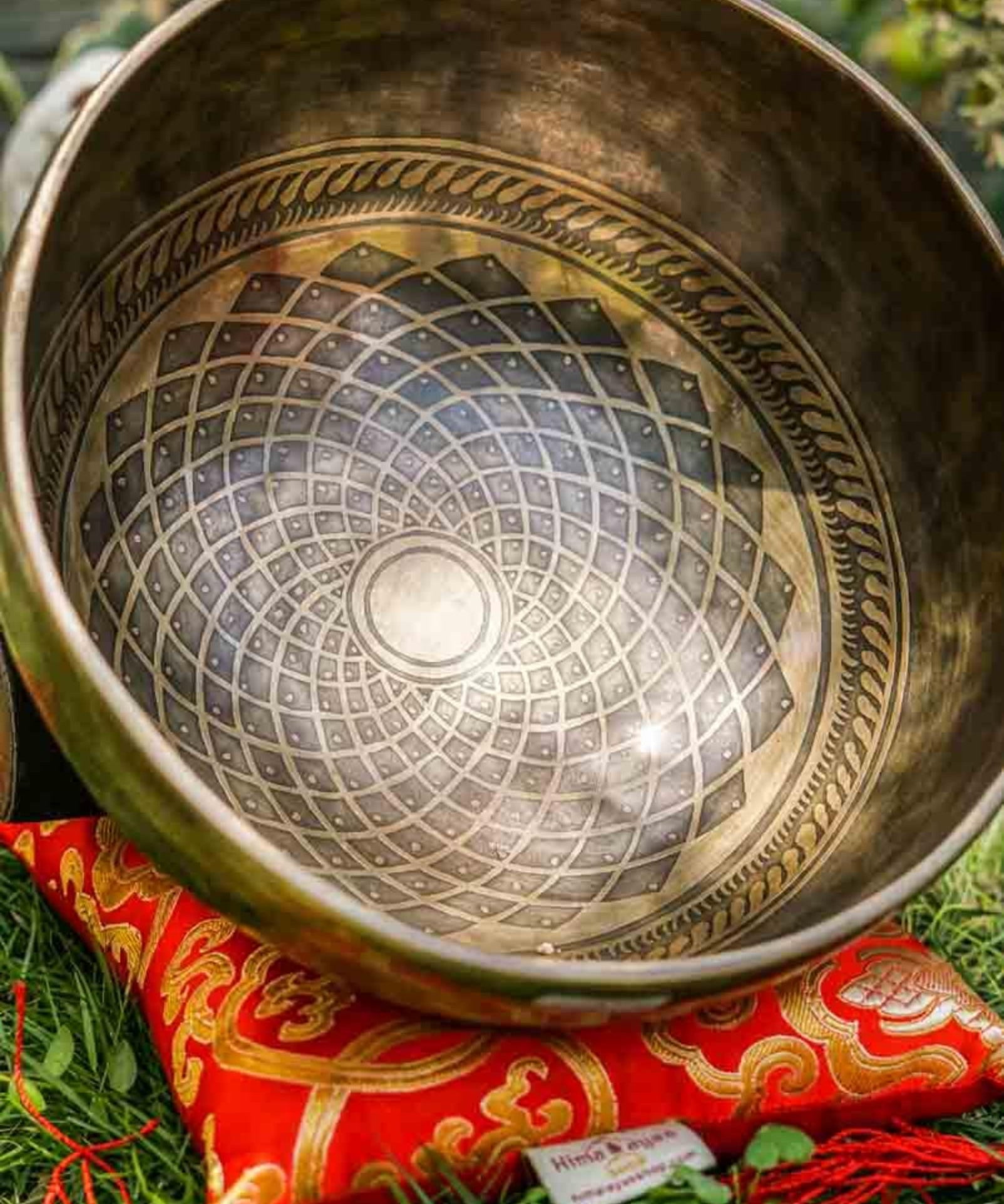 Cosmos Singing Bowl for sound healing and meditation