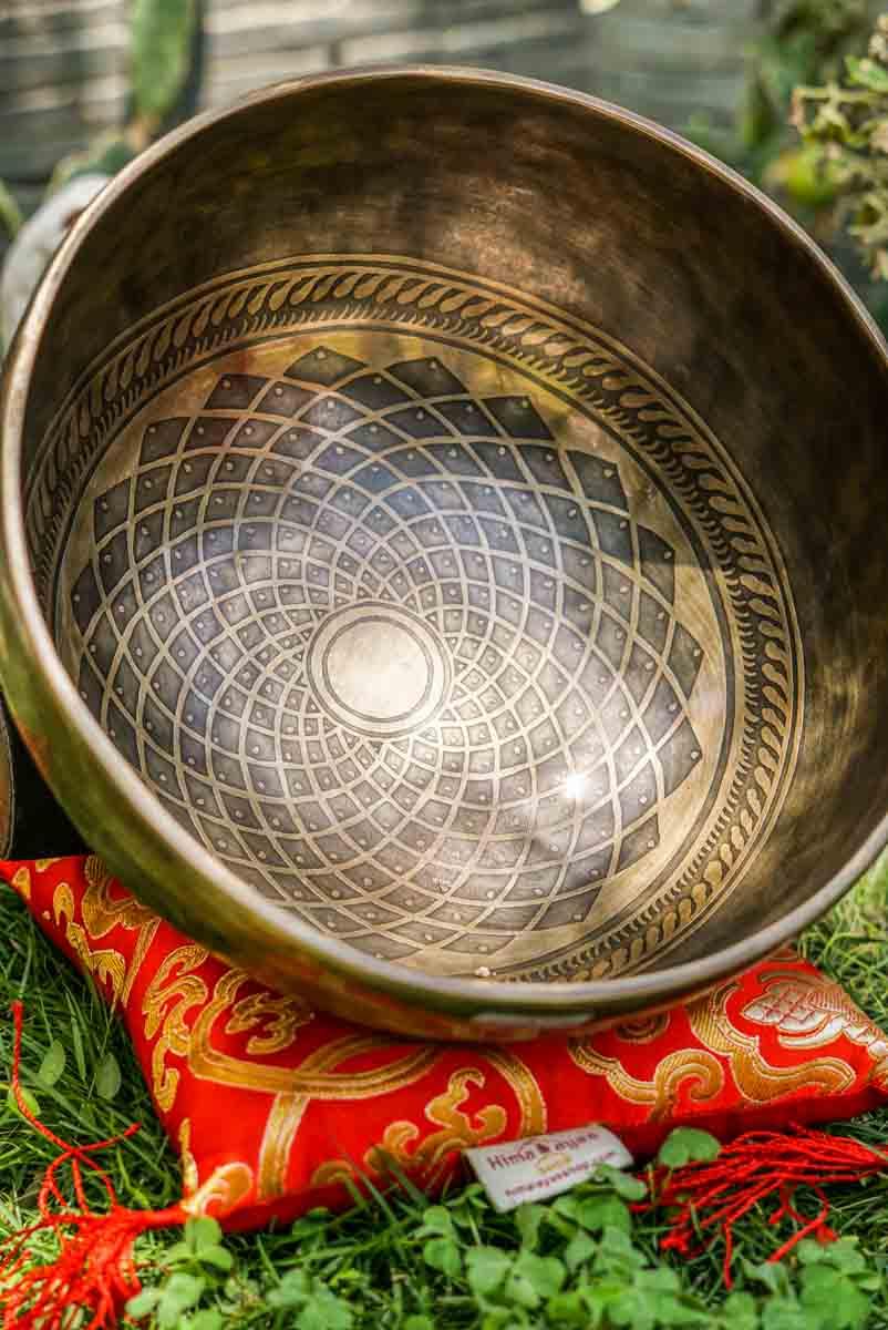 Lotus Singing Bowl for sound healing and meditation