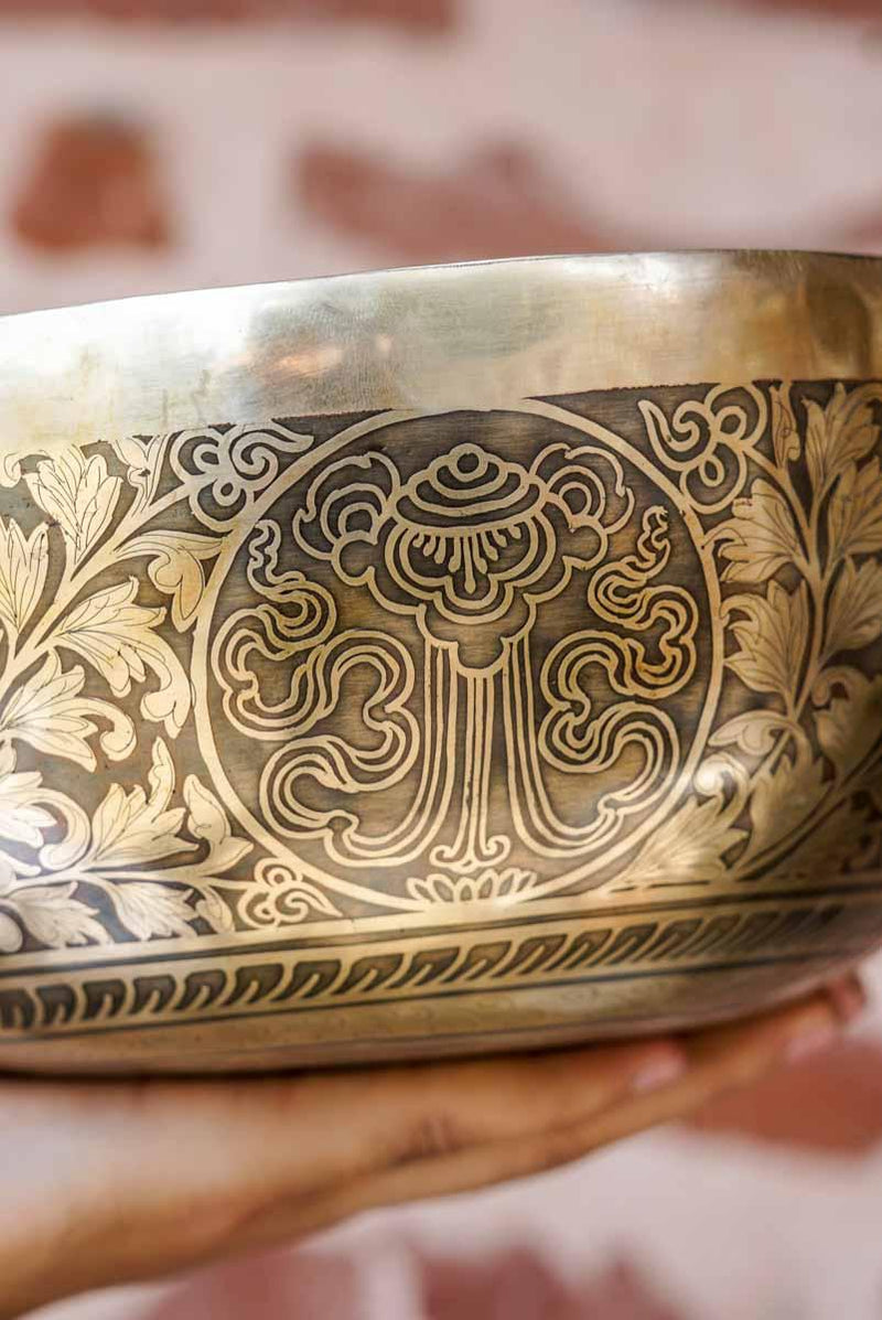 Buddha Singing bowl large size for healing with good vibration and energy