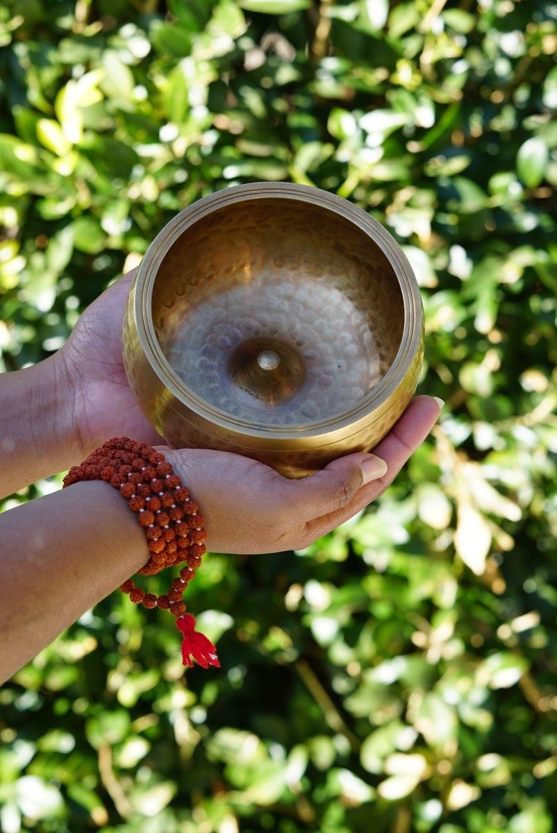 Tibetan Singing Bowls Set-100% Handmade in Nepal Sound Bowl Meditation Set  for Meditation, Yoga, Chakra, Meditation Gifts, Unique Gifts for Women :  : Musical Instruments, Stage & Studio