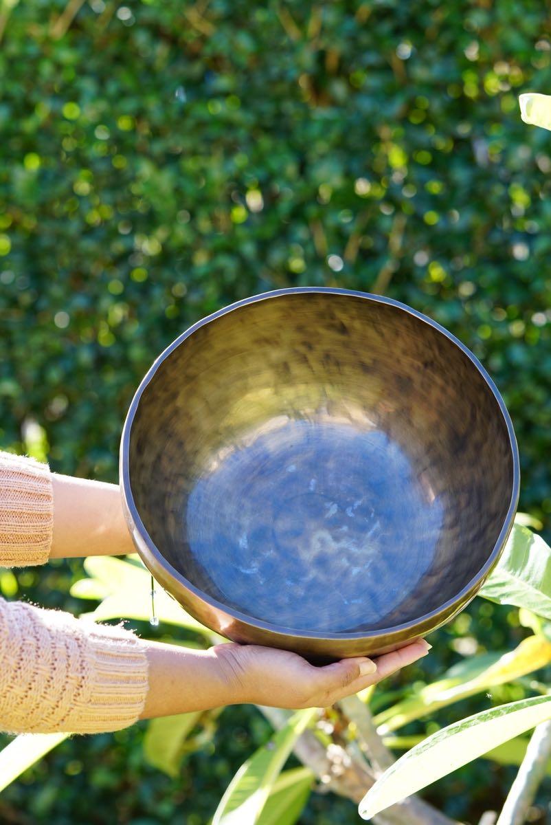 hand hammered singing bowl for sound meditation