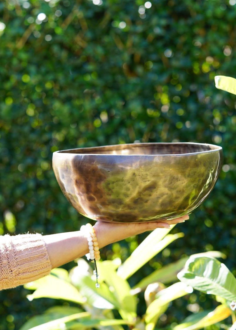 hand hammered singing bowl for sound meditation
