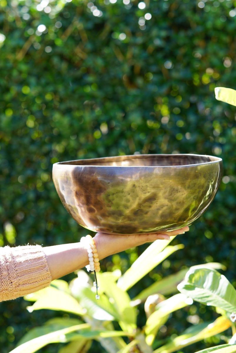 hand hammered singing bowl for sound meditation