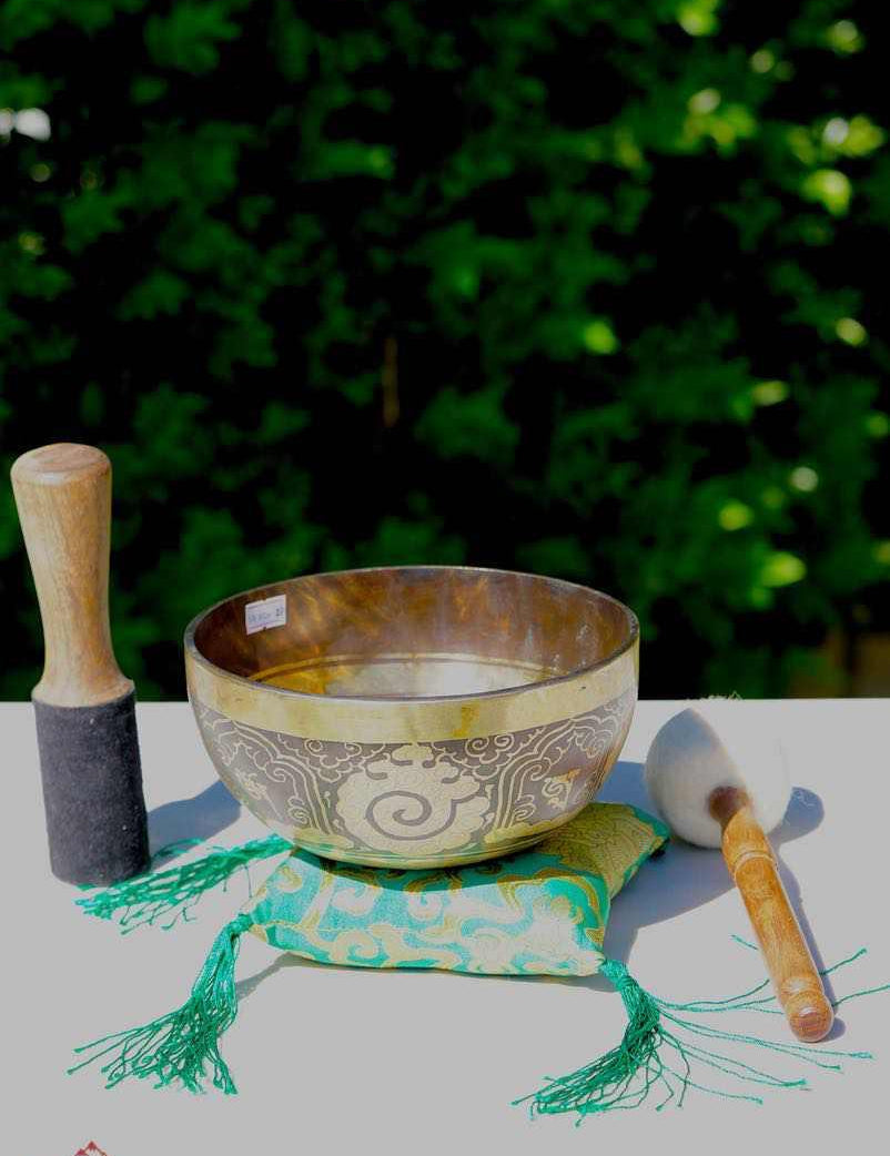 Ganesh Singing bowl for sound healing and meditation. Himalayas Shop special collection singing Bowl at lowest price with free cushion and  suede mallet.