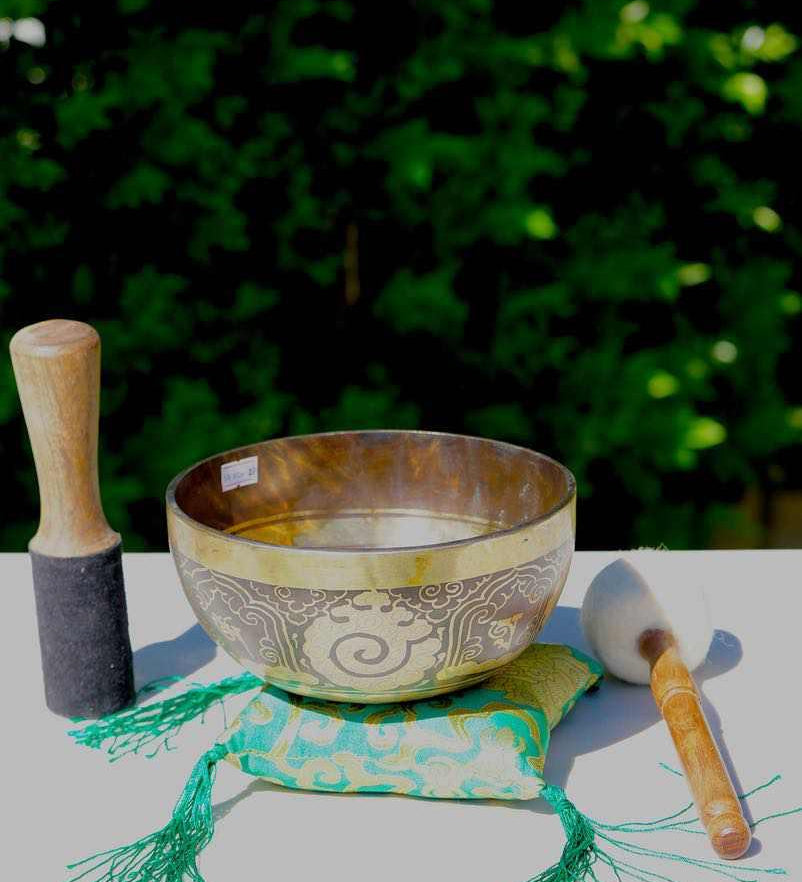 Ganesh Singing bowl for sound healing and meditation. Himalayas Shop special collection singing Bowl at lowest price with free cushion and  suede mallet.