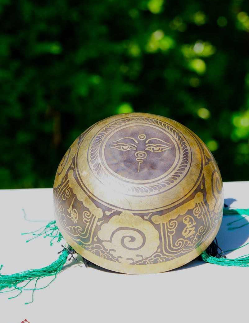 Ganesh Singing bowl for sound healing and meditation. Himalayas Shop special collection singing Bowl at lowest price with free cushion and suede mallet.