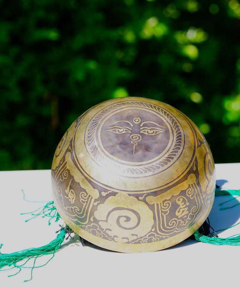 Ganesh Singing bowl for sound healing and meditation. Himalayas Shop special collection singing Bowl at lowest price with free cushion and suede mallet.