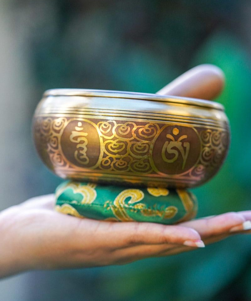 Buddha Eye small size singing bowl for beginner practice