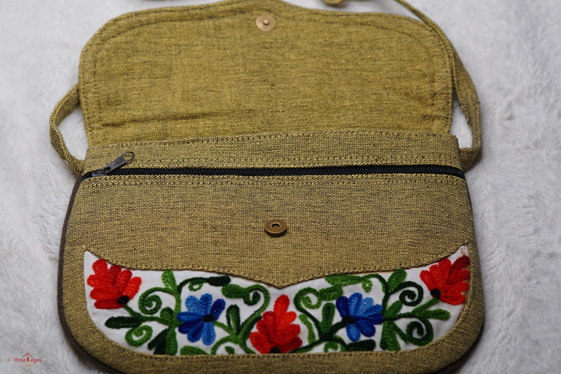 A classic women's hanmade bag, crafted with beautiful cashmere floral embroidery to give it a chic stylish look.