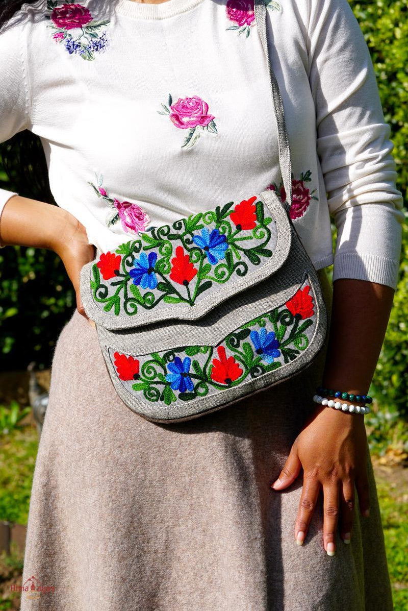 Absolutely stunning women's side bag that give you a bohemian chic look.