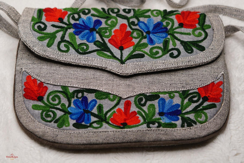 Absolutely stunning women's side bag that give you a bohemian chic look.
