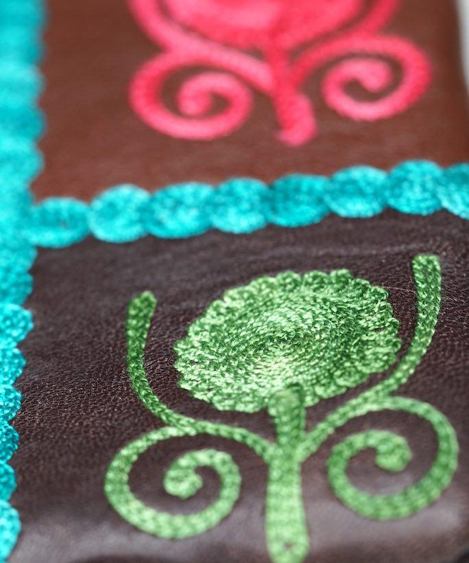 Unique style women purse with hand embroidery, easy to carry and stylist design