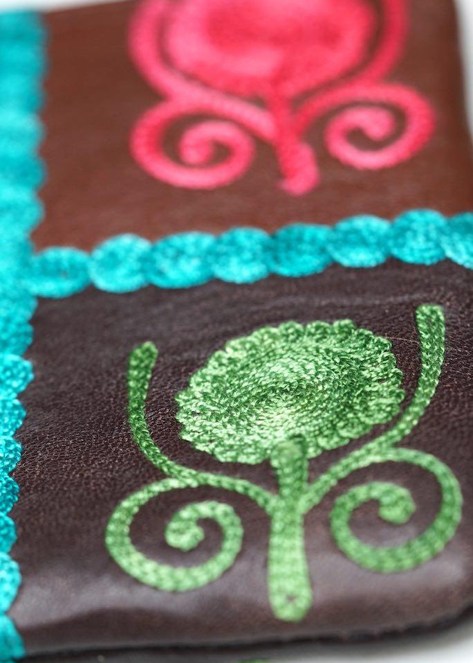 Unique style women purse with hand embroidery, easy to carry and stylist design