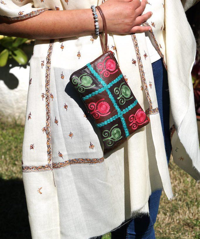 Unique style women purse with hand embroidery, easy to carry and stylist design
