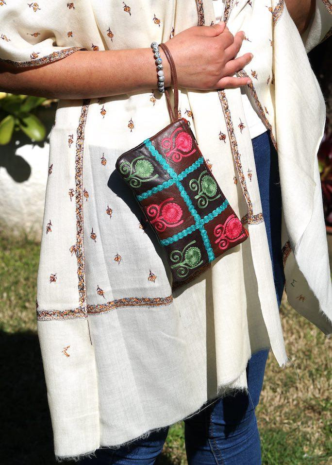 Unique style women purse with hand embroidery, easy to carry and stylist design