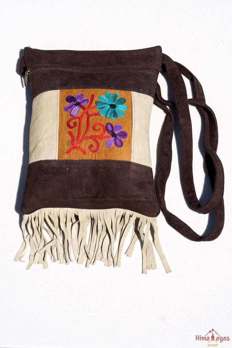 Absolutely stunning women's side bag with tassel to give you a bohemian chic look.
