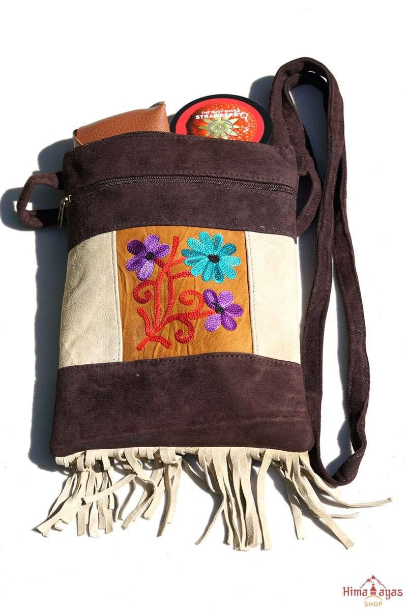 Absolutely stunning women's side bag with tassel to give you a bohemian chic look.