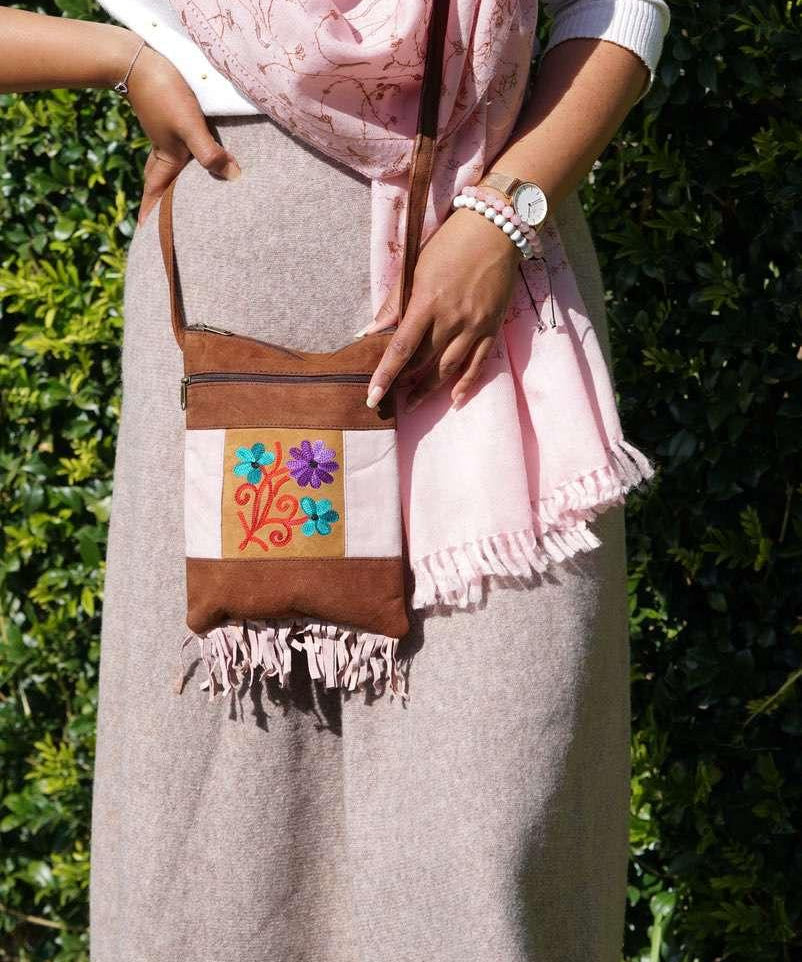 Unique style women side bag with hand embroidery, easy to carry and stylist design