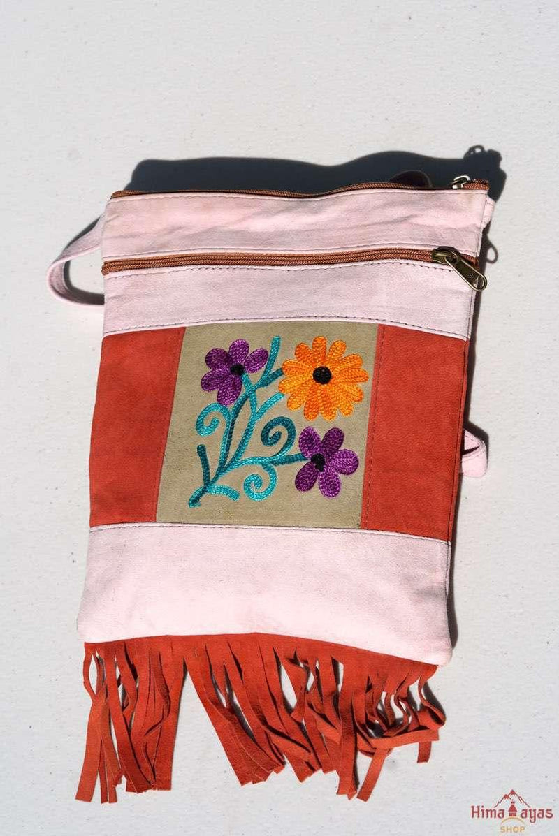 Absolutely stunning women's side bag with tassel to give you a bohemian chic look.