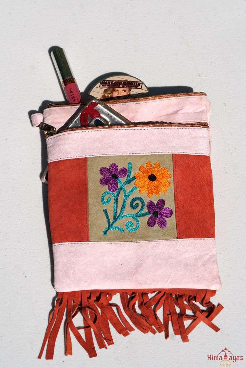 Absolutely stunning women's side bag with tassel to give you a bohemian chic look.