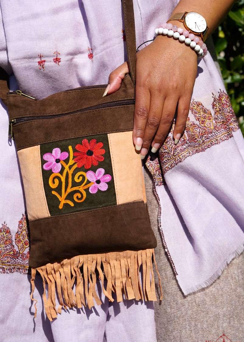 Absolutely stunning women's side bag with fringe/tassel to give you a bohemian chic look.