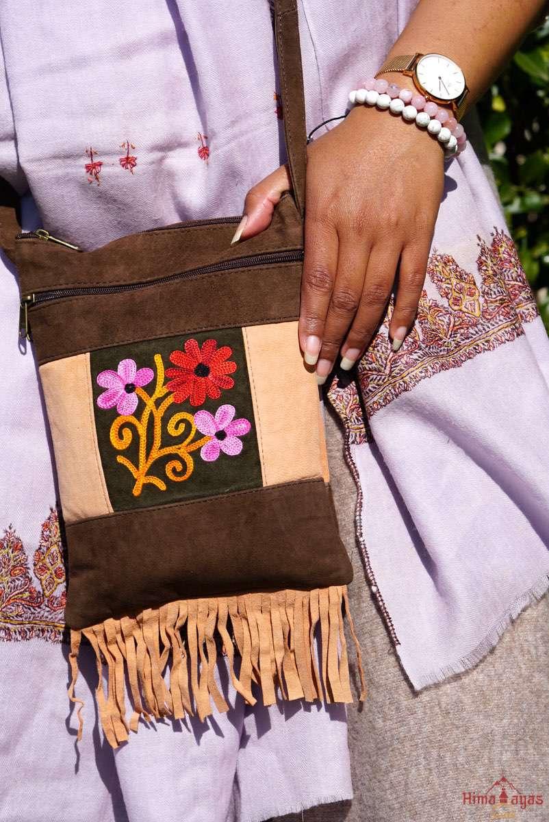 Absolutely stunning women's side bag with fringe/tassel to give you a bohemian chic look.