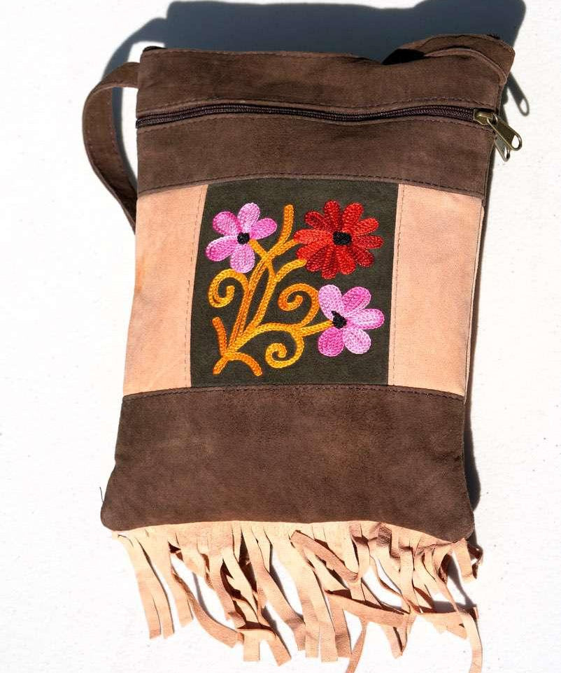 Absolutely stunning women's side bag with fringe/tassel to give you a bohemian chic look.