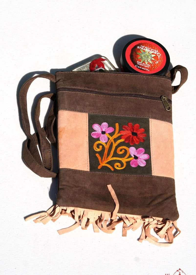 Absolutely stunning women's side bag with fringe/tassel to give you a bohemian chic look.