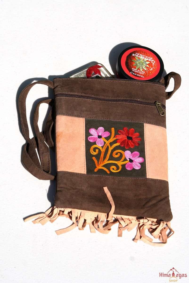 Absolutely stunning women's side bag with fringe/tassel to give you a bohemian chic look.