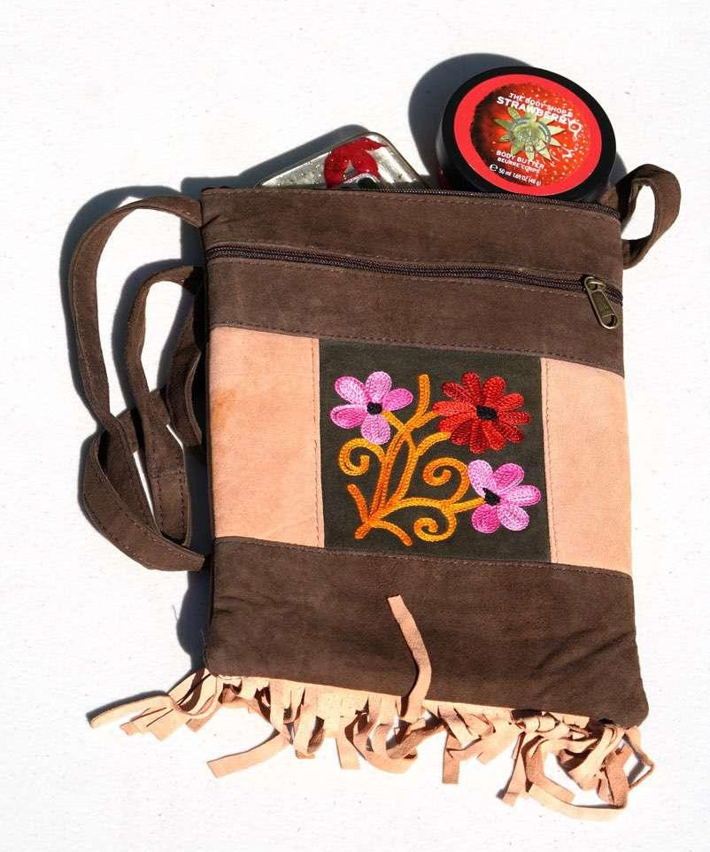 Absolutely stunning women's side bag with fringe/tassel to give you a bohemian chic look.
