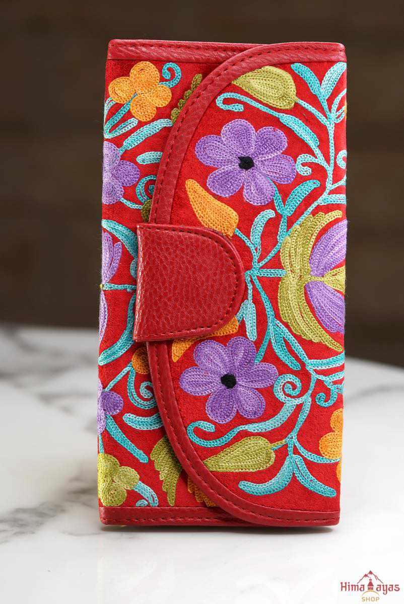 The perfect clutch, engraved and fabric wallet for women that suits your style!