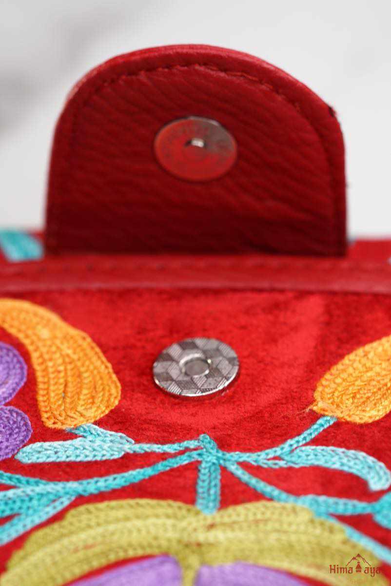 The perfect clutch, engraved and fabric wallet for women that suits your style!