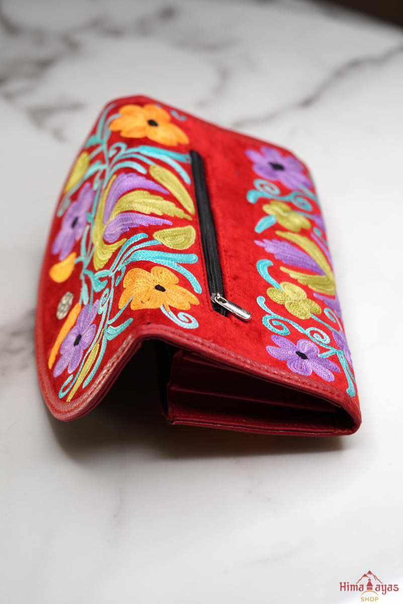 The perfect clutch, engraved and fabric wallet for women that suits your style!