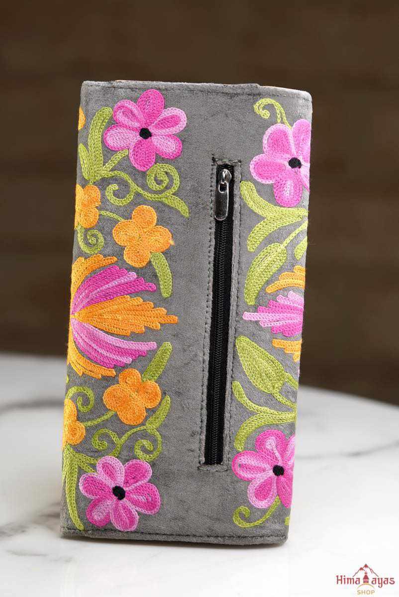 A stunning piece of handcrafted wallet specially designed with Kashmiri style hand-embroidery. Perfect for everyday use, you can organise your money and cards perfectly in this wallet.